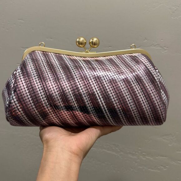 Sequin Embossed Genuine Leather Kisslock Baguette Bag/Shoulder Bag/Crossbody - Picture 4 of 15